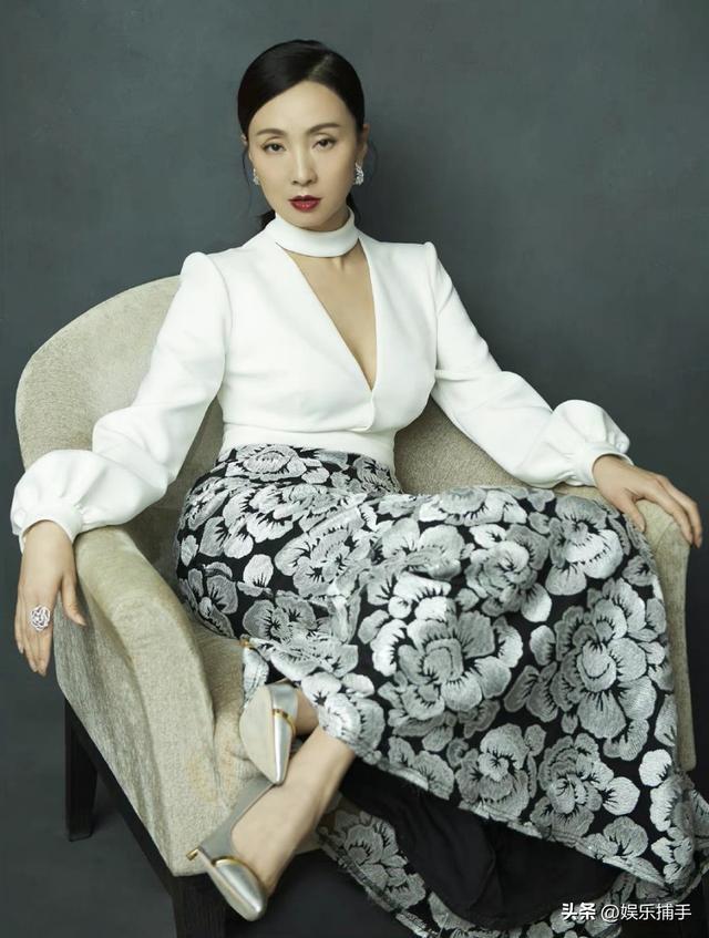 撒贝宁夫妻在拉萨度假!李白一头脏辫被围拍,又高又白比老公还壮