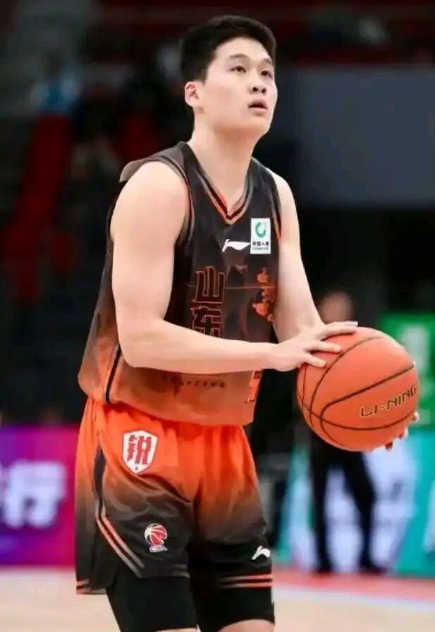 甘当绿叶+愿拿387万底薪!41岁詹皇为冲5冠拼了 骑士排夺冠榜第六