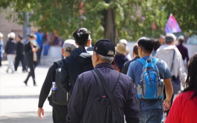 重返硬地首战告捷 郑钦文取得雅典赛开门红