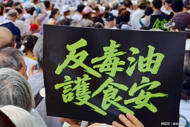 孙艺珍玄彬一家度假被偶遇,她这裤子真是瞎穿,难怪孔孝真说她土