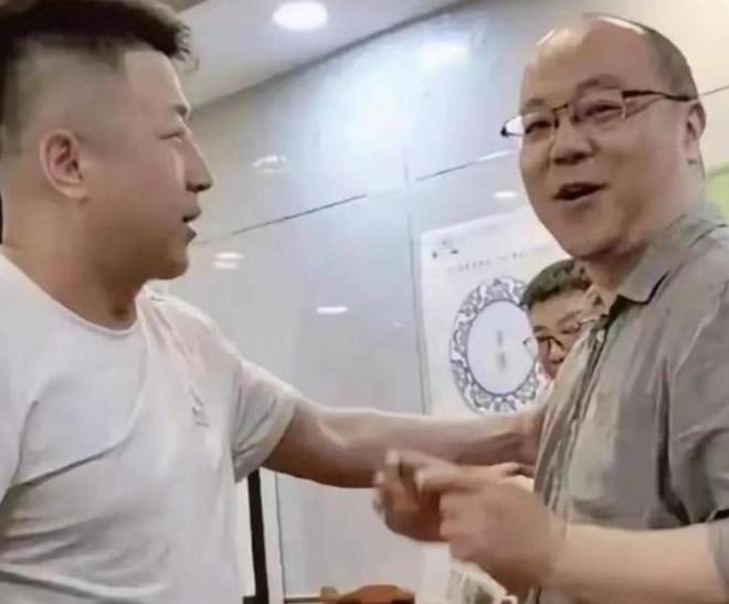 郑钦文放弃亚运会卫冕引发辩论,新科法网亚军哈雷首战出局遭调侃