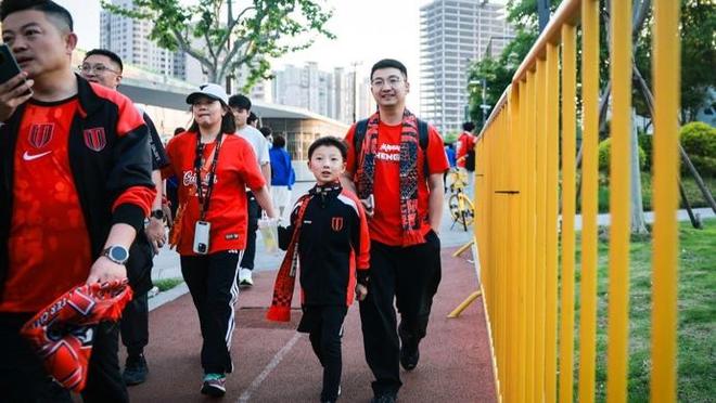 骑士力争续约两大球星：哈登或降薪签3年 米切尔可签4年2.72亿