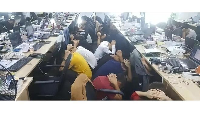 拉拽对手头发!皇马1.3亿巨星染红后怒喷主裁 或禁赛3场+无缘战巴萨