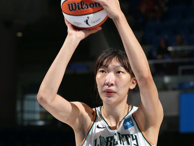 杜锋、杨力维空降粤BA现场,名宿盛赞中山主场氛围“超乎想象”